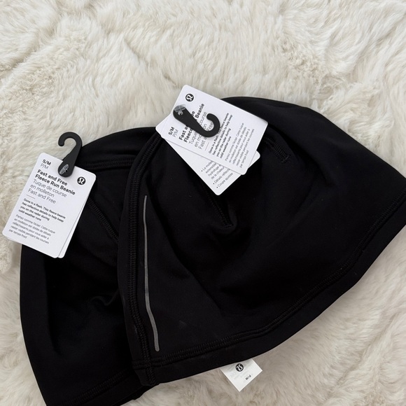 Lululemon Fast and Free Fleece Run Beanie (2 pack + 1 free extra with purchase) - Picture 5 of 5